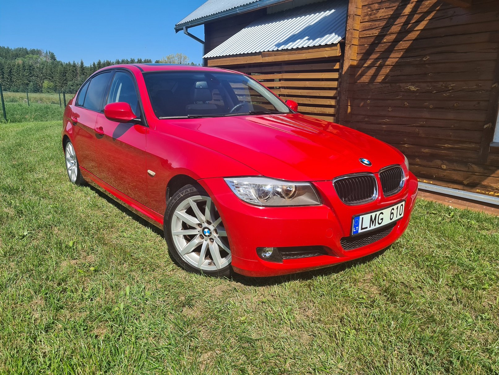 11bmw328raudonas